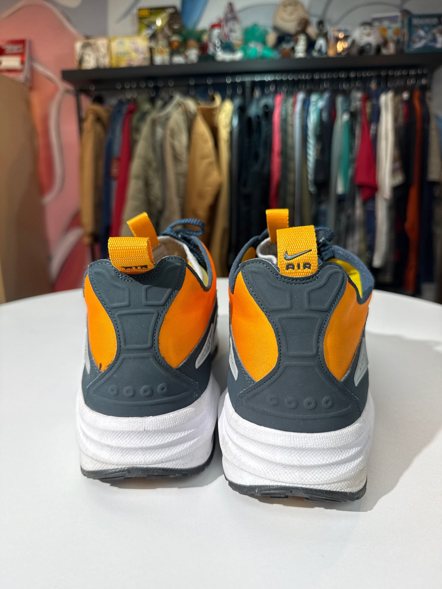 Preowned Canyon Gold Air Max Sunder