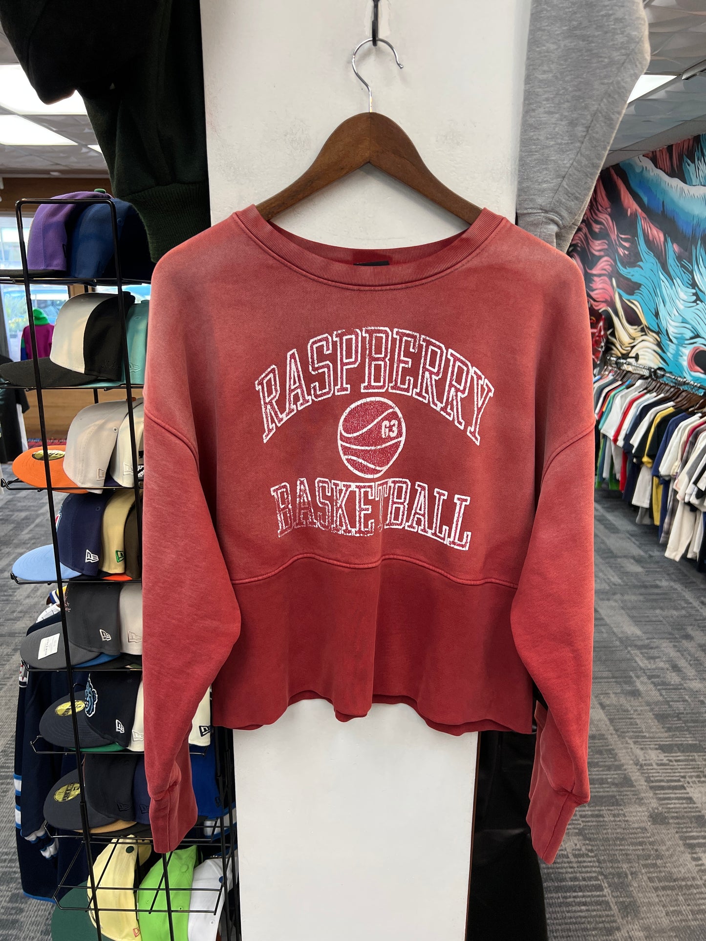 GV Raspberry Hills Bball Crewneck Washed Red