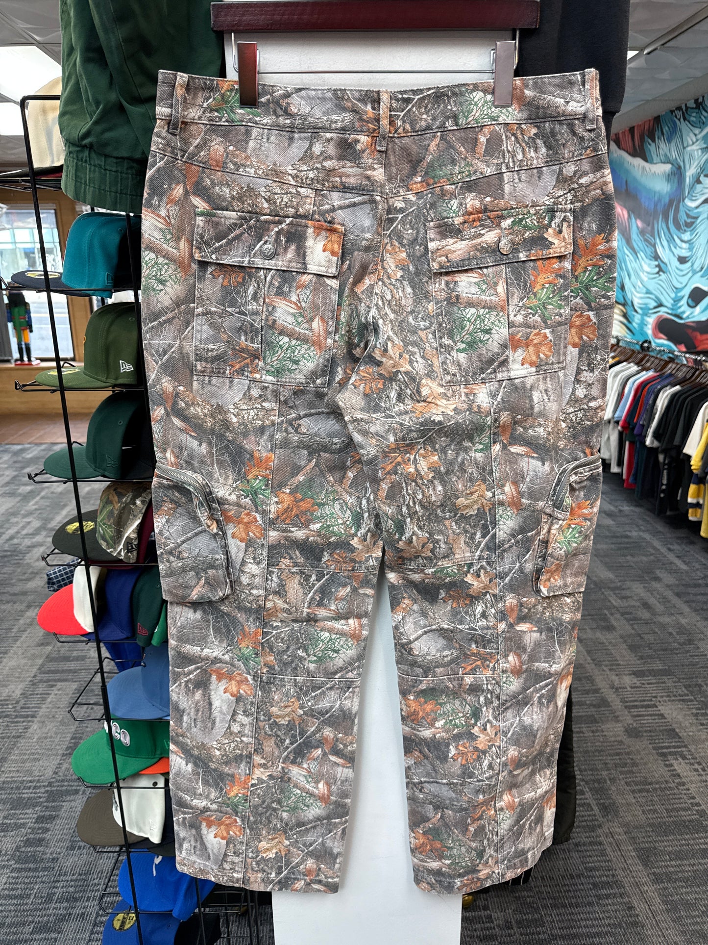 New GV Raspberry Hills Camo Cargo Pants