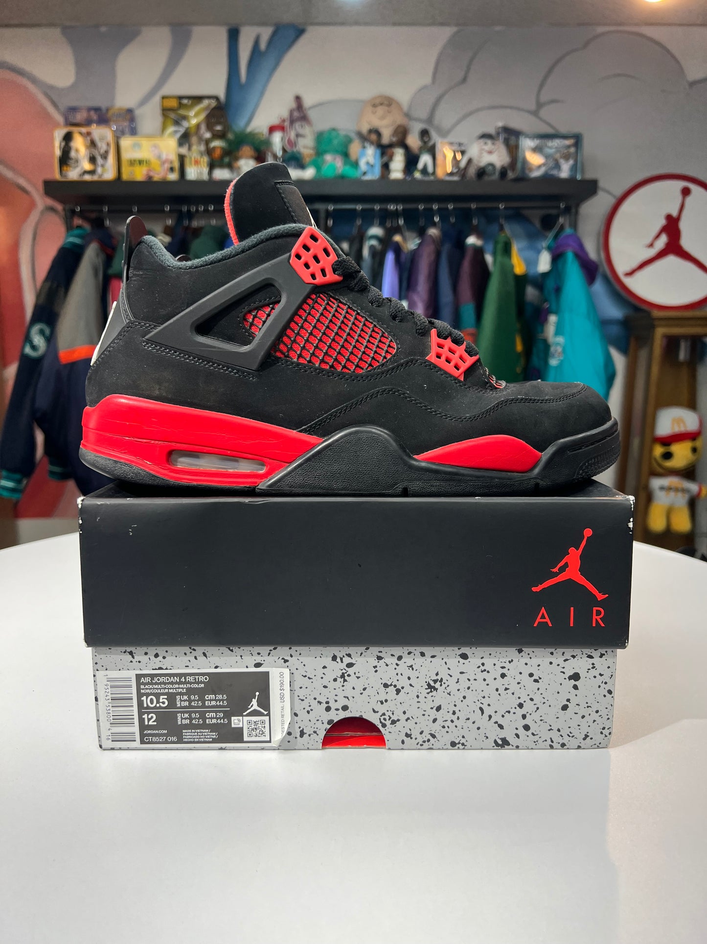 Preowned Jordan 4 Retro Red Thunder