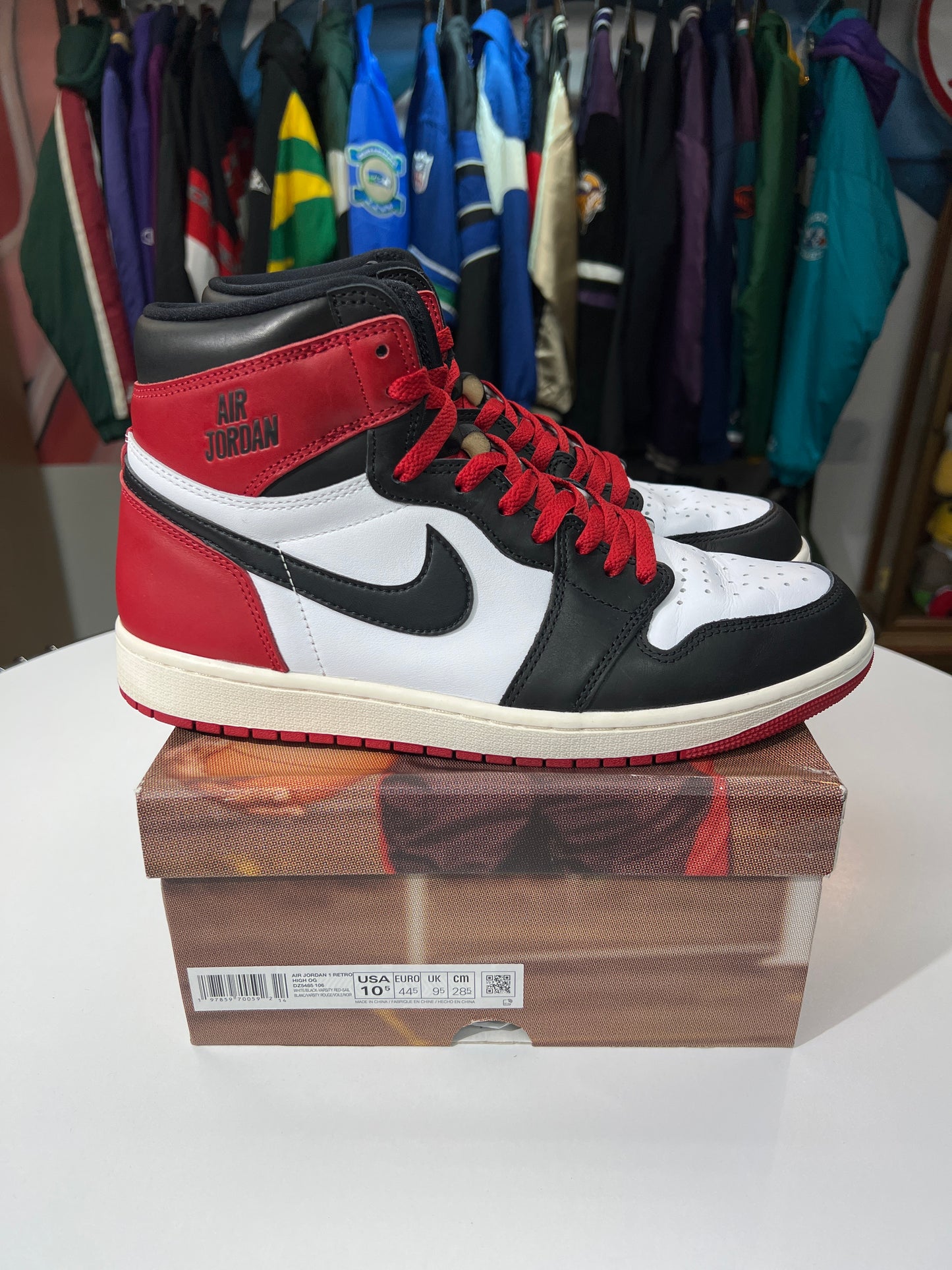Preowned Jordan 1 Retro High OG Black Toe