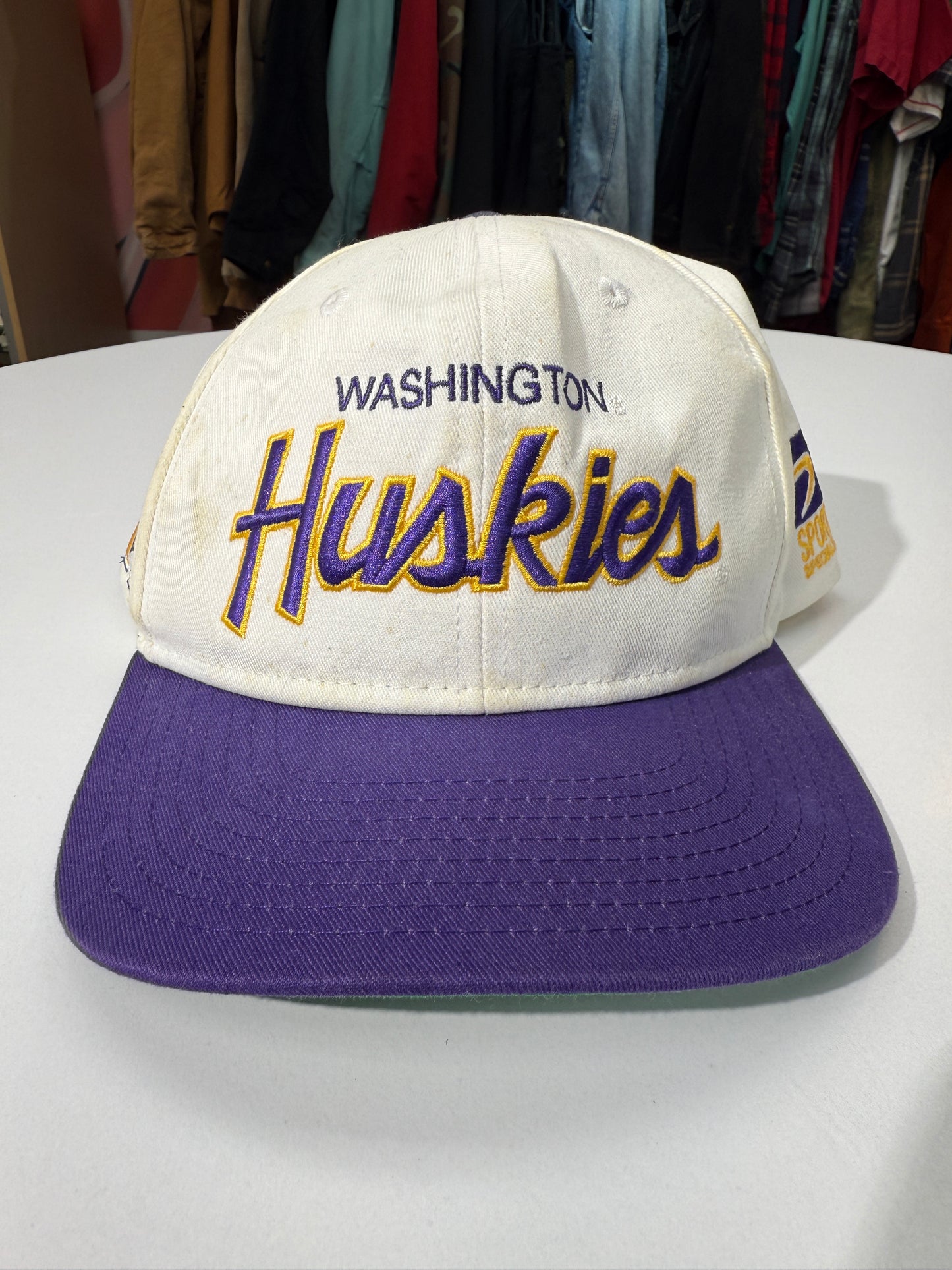 Vintage U Of W Huskies Sports Specialties Snap