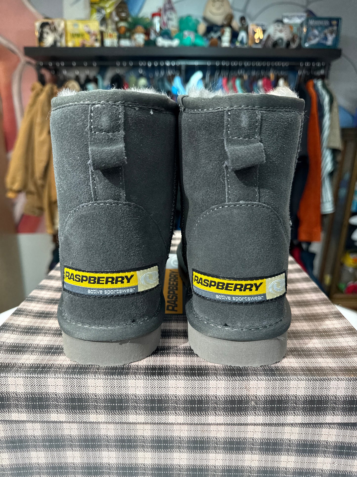 New GV Raspberry Hills Berry Boots Dark Grey
