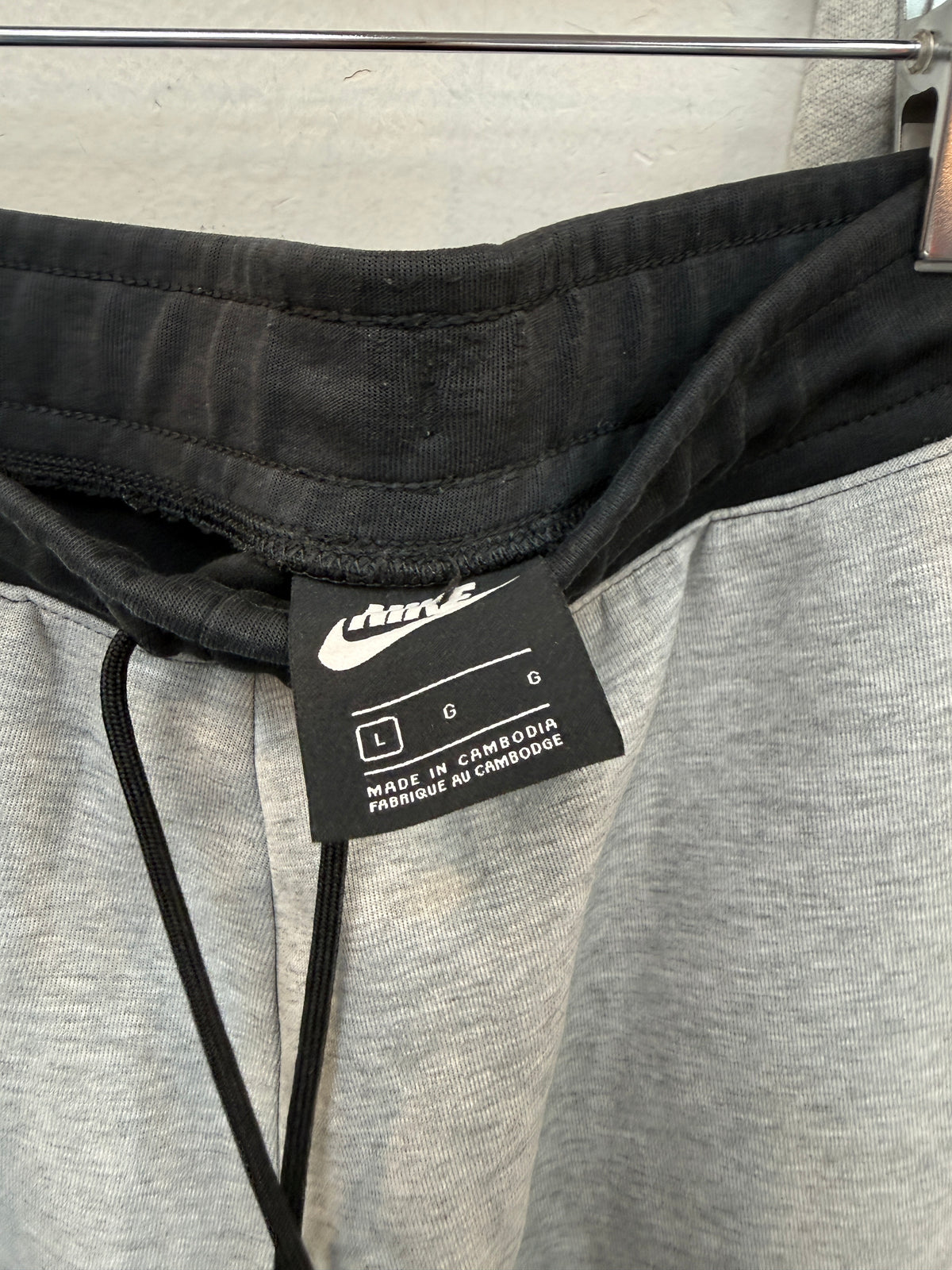 Nike Tech Fleece Black/Grey Sweats