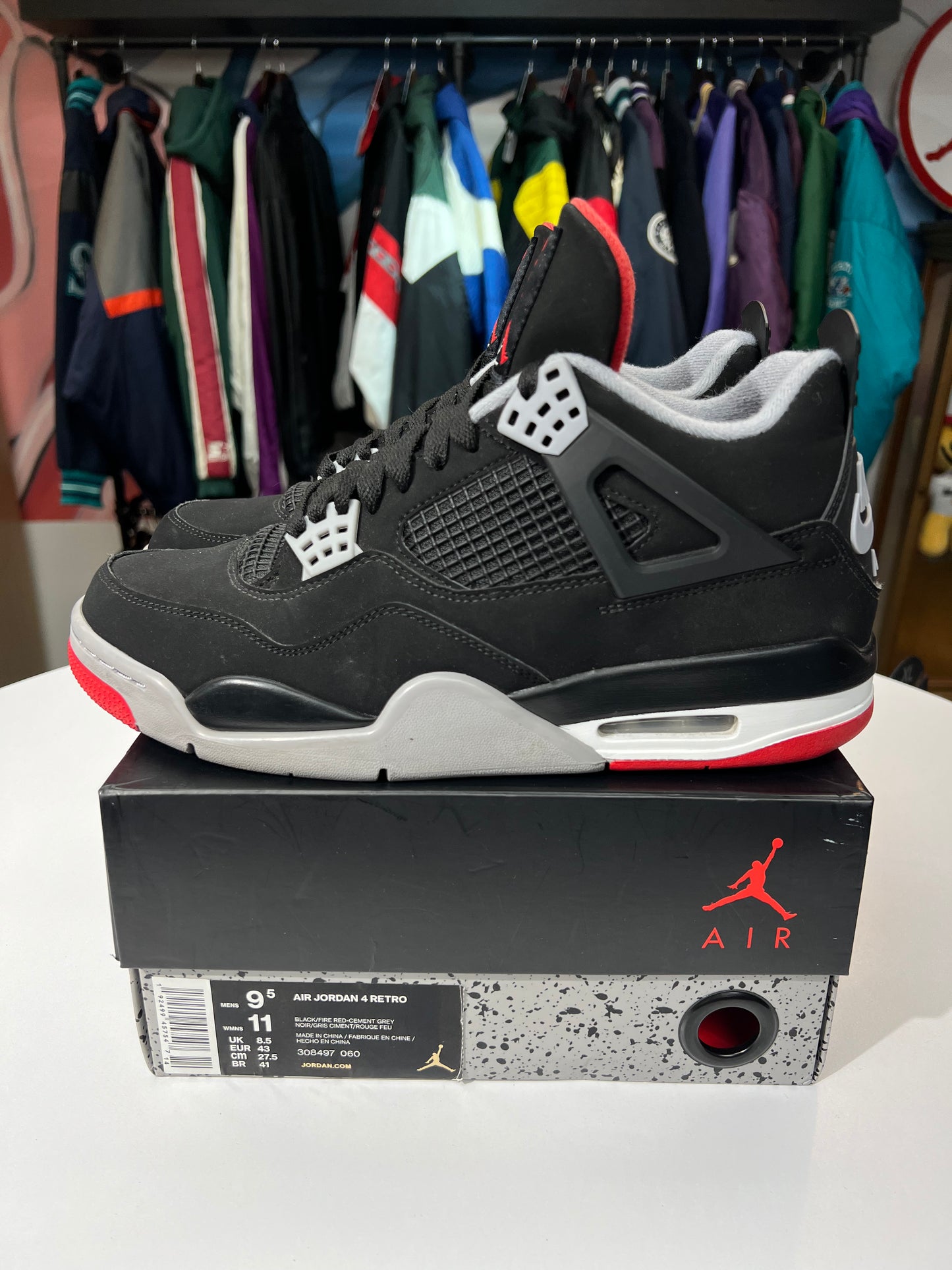 Preowned Jordan 4 Retro Bred