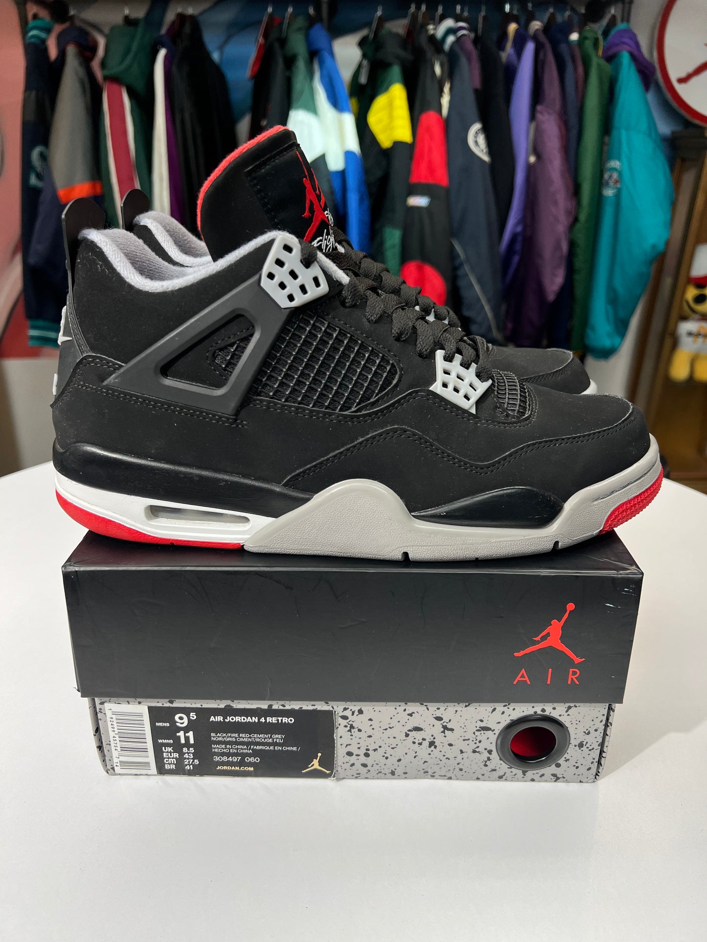 Preowned Jordan 4 Retro Bred