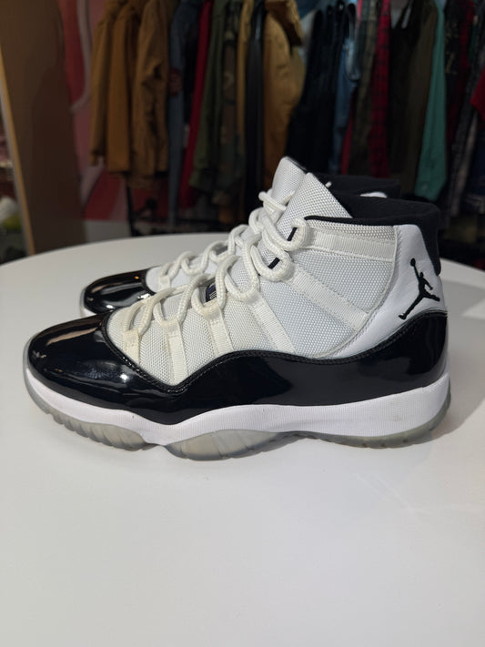 Preowned Jordan 11 Retro Concord