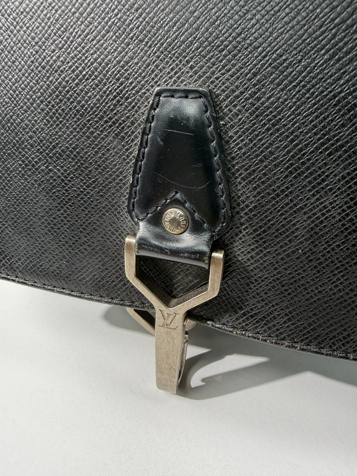 LV Taiga Dersou Messenger Bag