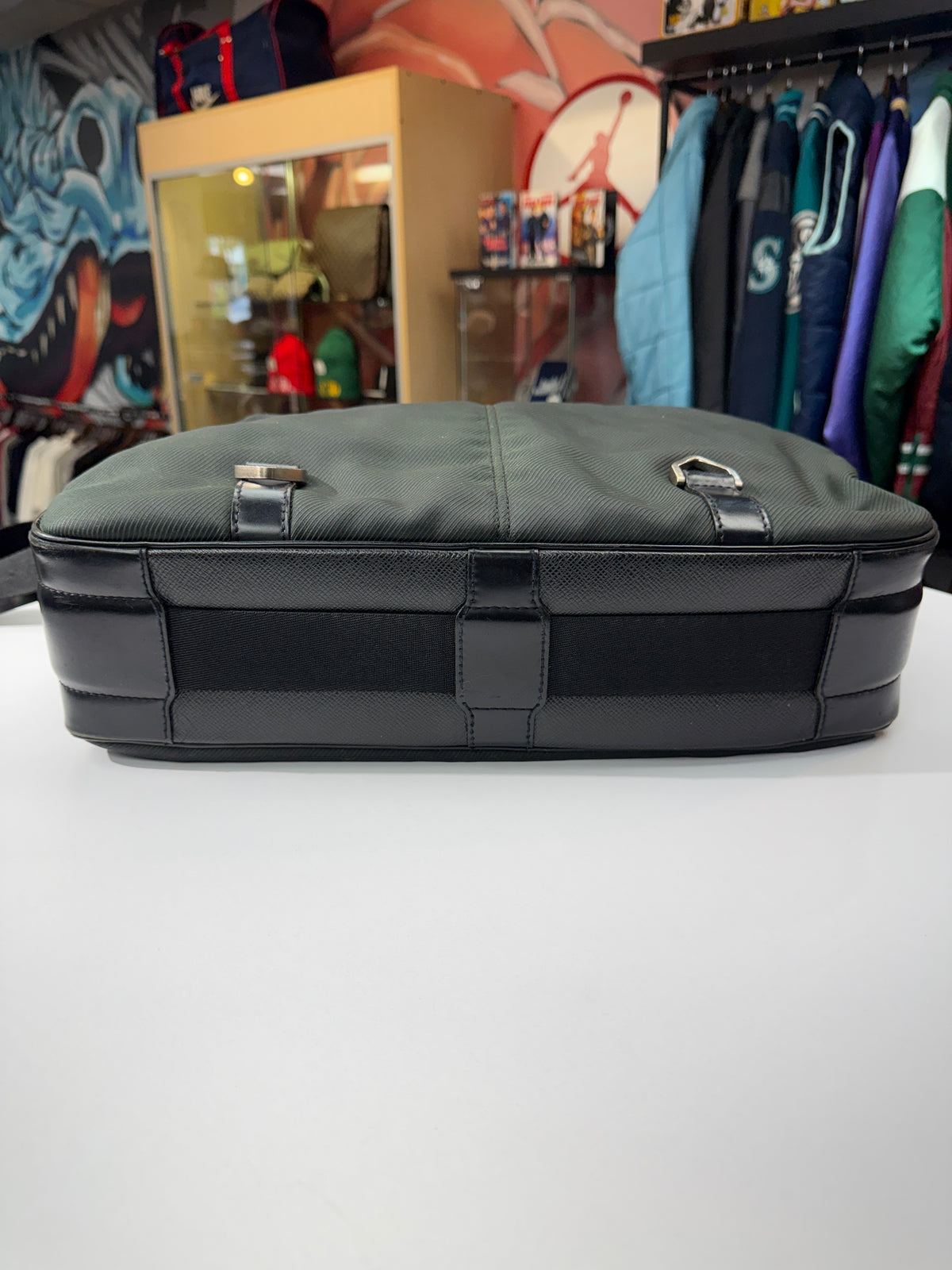 LV Taiga Dersou Messenger Bag